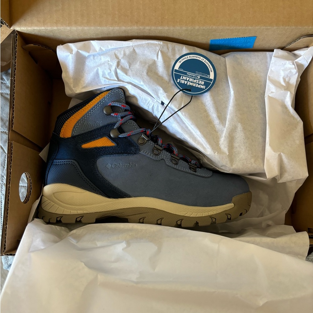 NWT/NIB Womens Columbia hiking boots size 5